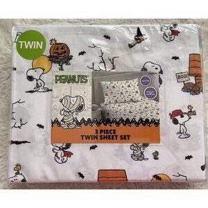 Peanuts Snoopy Woodstock Halloween TWIN Size Sheet Set Doghouse Pumpkin Moon NEW